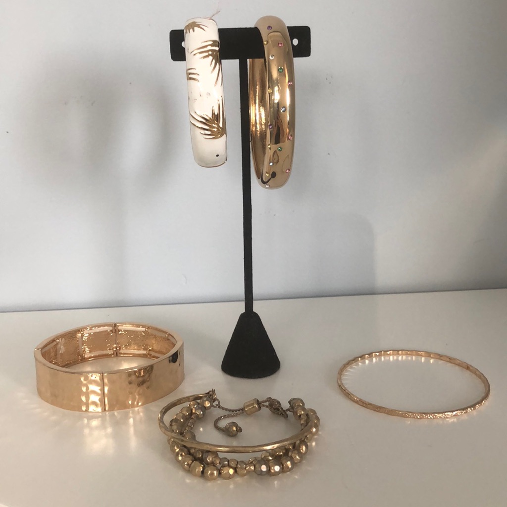 (5) Bracelets